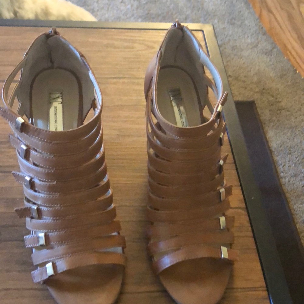 INC brown wedge